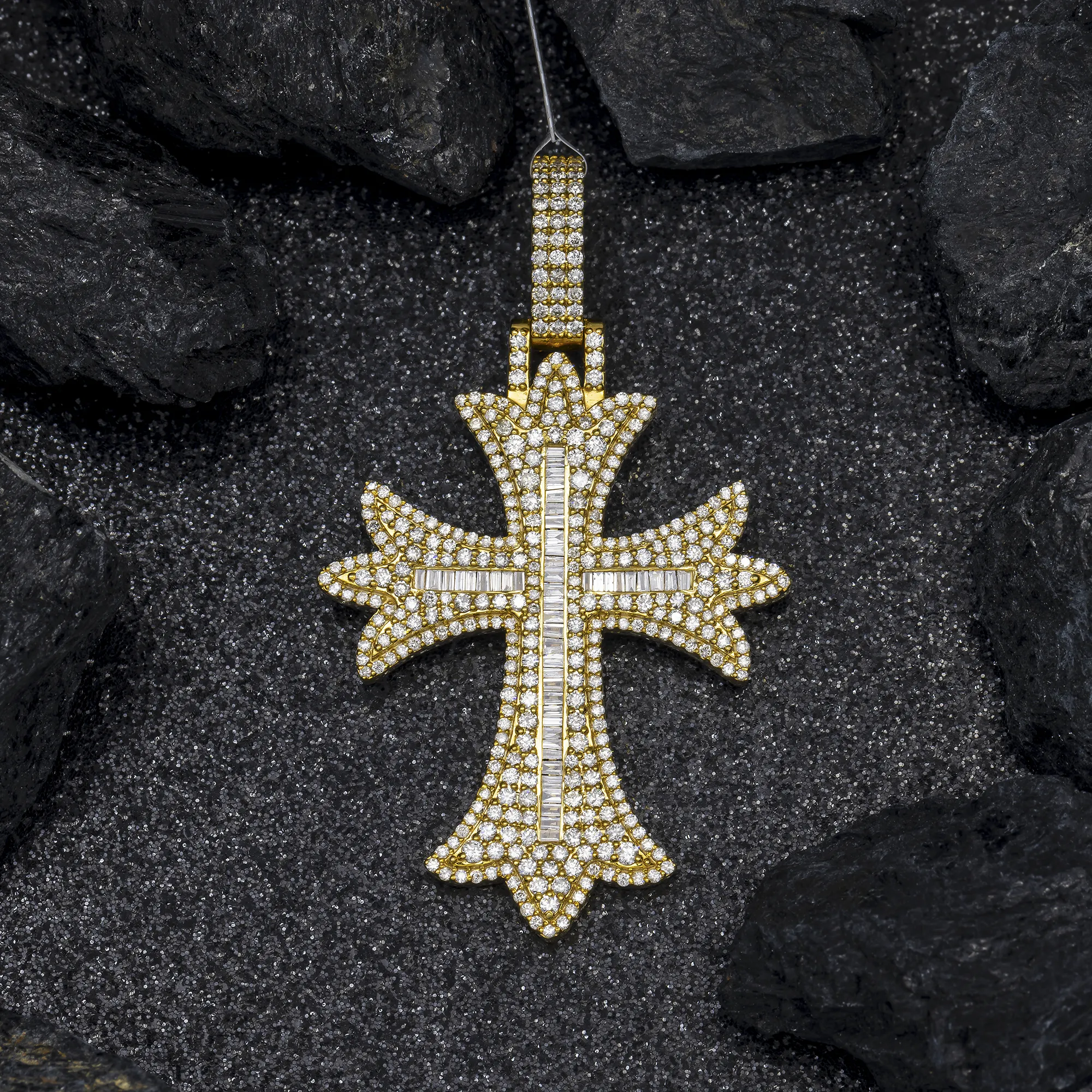 10K GOLD BAGUETTE AND ROUND DIAMOND CROSS PENDANT 2.89 CT