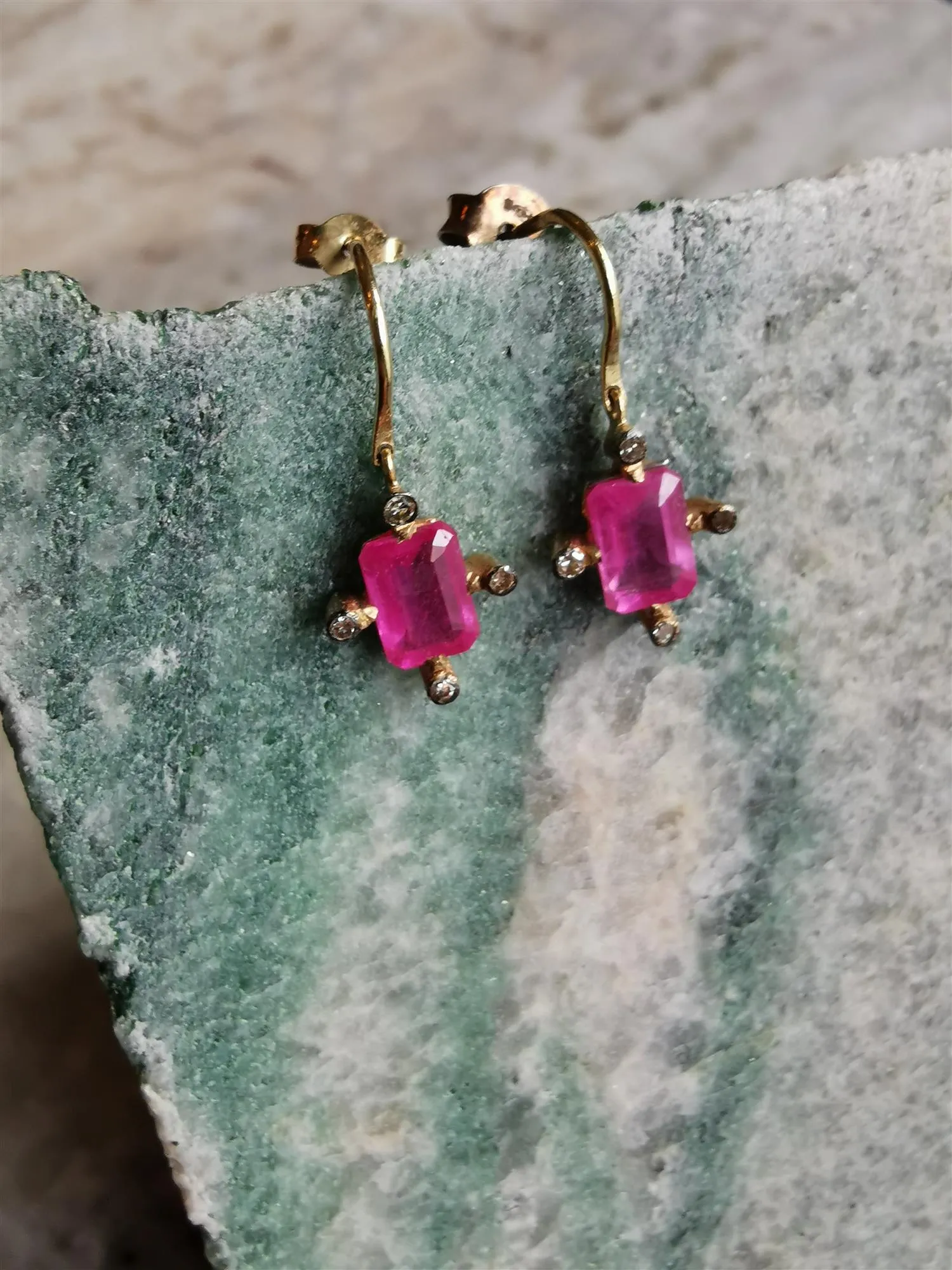 5 OCTOBRE - BOUCLE D'OREILLE PINKIE EARRINGS - PINK SAPPHIRE