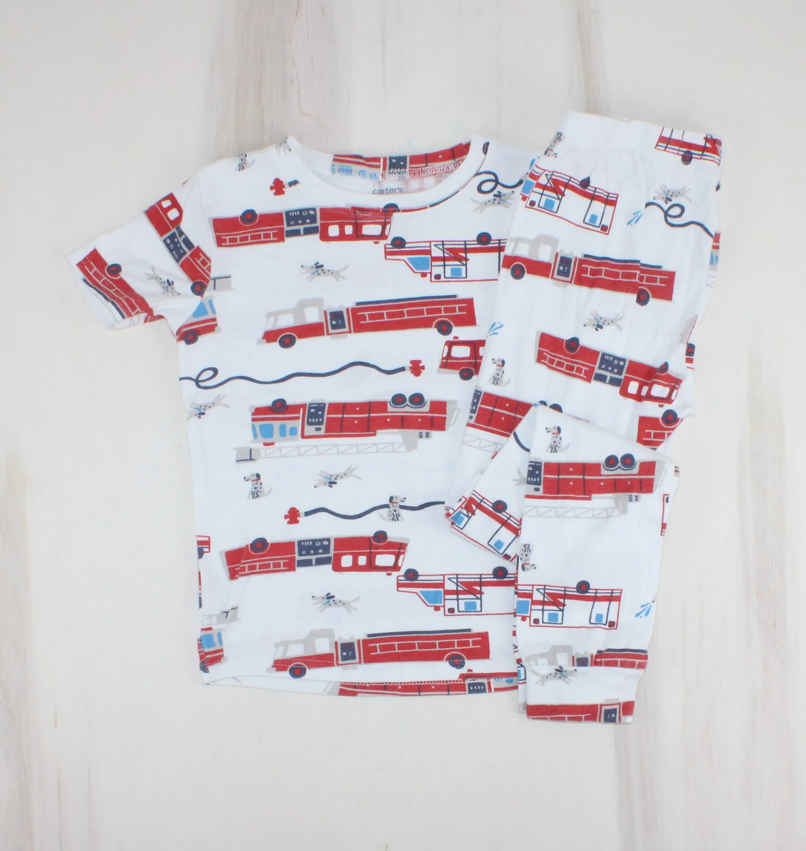 CARTESR FIRETRUCK PYJAMAS 8Y EUC