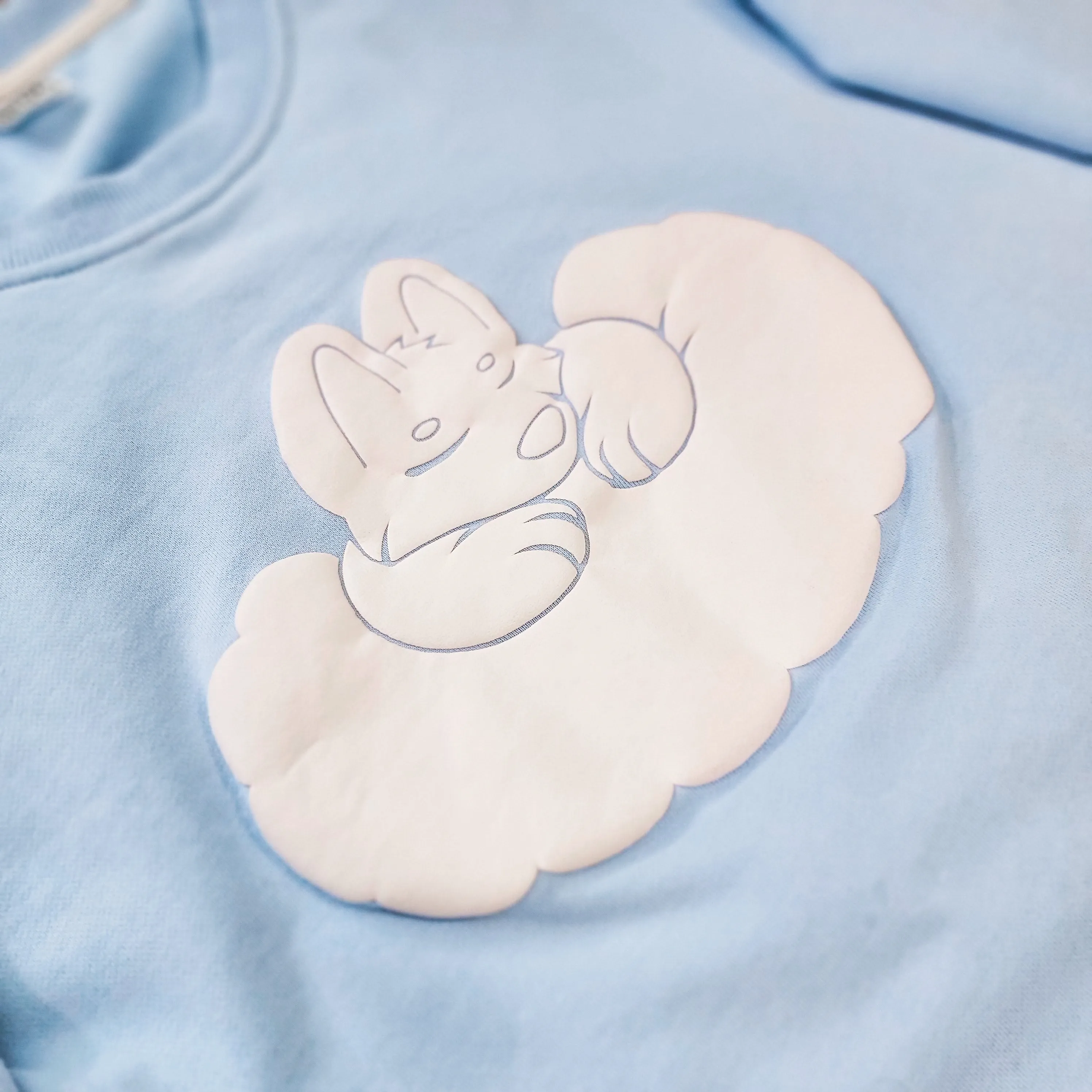 FLUFFY CLOUD CREWNECK