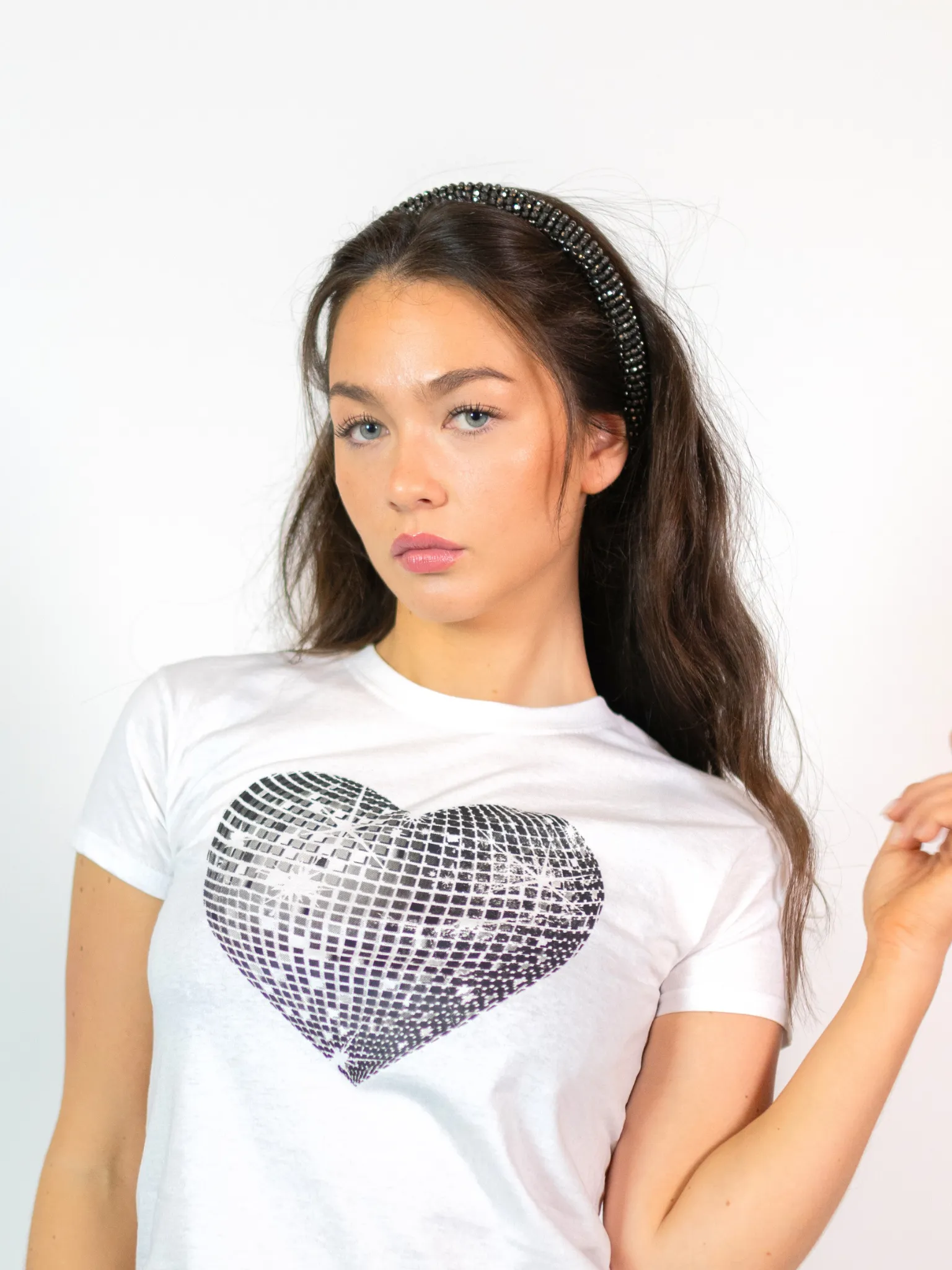 HEART DISCO (SORT) BABY TEE - HVID