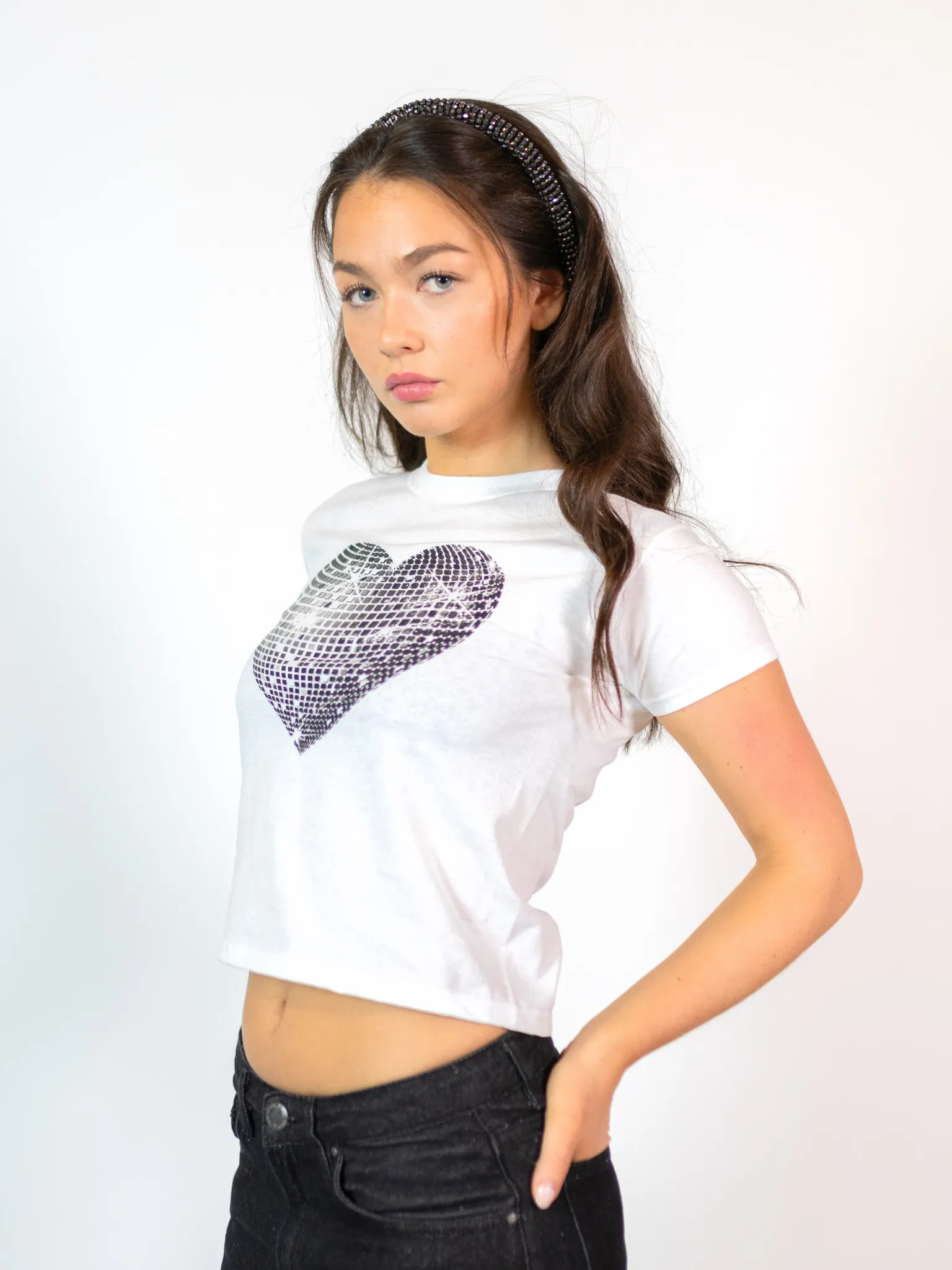 HEART DISCO (SORT) BABY TEE - HVID